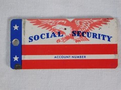 VTG 1970’S PLASTIC SOCIAL SECURITY/ID CARD BLANK KEY FOB CHAIN
