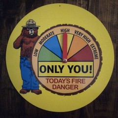 8″ ROUND FIRE DANGER WARNING SIGN GAUGE ADJUSTS! SMOKEY BEAR U.S. FOREST SERVICE