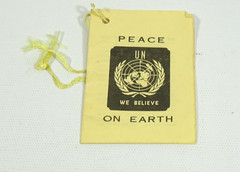 Vintage UN Peace On Earth Mini Tag Booklet United Nations «We Believe»