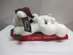 1995 USPS EXPRESS DELIVERY WHITE PLUSH CHRISTMAS TEDDY BEAR ON WOODEN SLED 11.5″