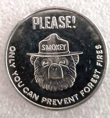 Vtg Smokey The Bear Aluminum Prevent Forest Fire Token Coin + 2 Pin set NOS New
