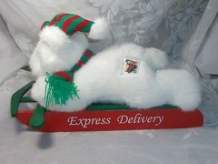 1995 USPS EXPRESS DELIVERY WHITE PLUSH CHRISTMAS TEDDY BEAR ON WOODEN SLED 11.5″