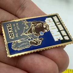 McGruff The Crime Dog US 20 Cents Stamp Lapel Pin Take A Bite Out Of Crime 1904
